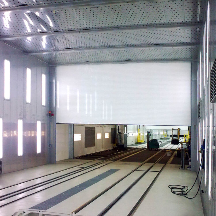 Cabina di lavaggio. Lo spazio ergonomico Blowtherm per una pulizia perfetta ad alta pressione.