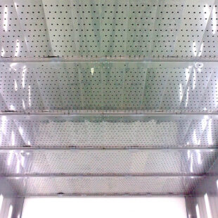 Cabina di lavaggio. Immissione di aria da cielo in aria inossidabile.