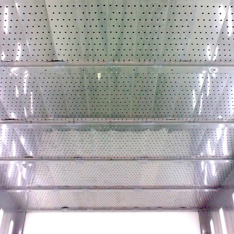 Cabina di lavaggio. Immissione di aria da cielo in aria inossidabile.