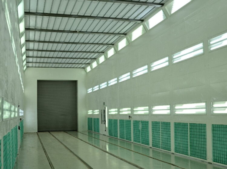 Impianto di verniciatura per carpenteria metallica con aspirazione frontale