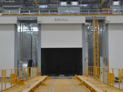 Impianto di verniciatura per treni composto da tre cabine Space di grandi dimensioni