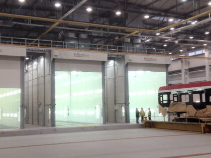 Impianto di verniciatura per treni composto da tre cabine Space di grandi dimensioni