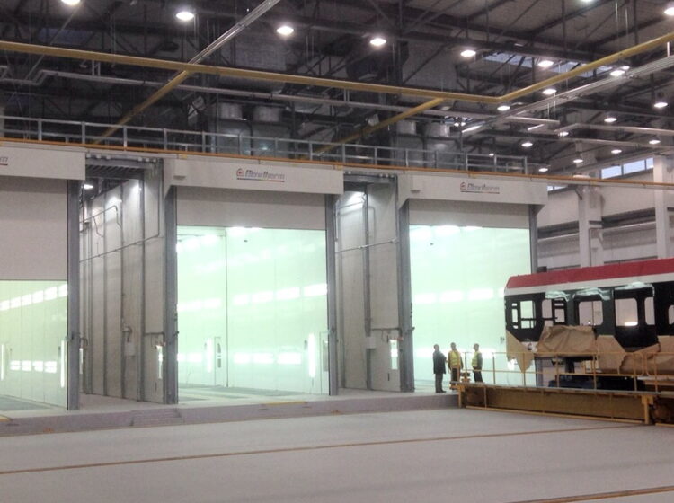 Impianto di verniciatura per treni composto da tre cabine Space di grandi dimensioni