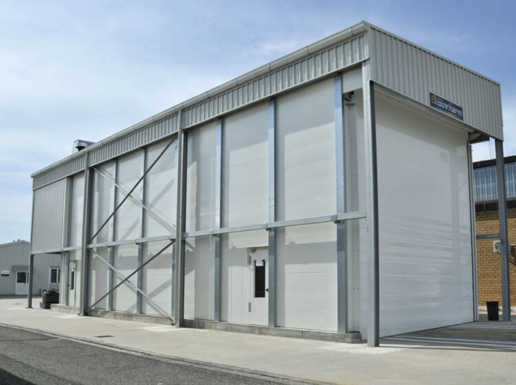 Impianto di verniciatura per aerei militari