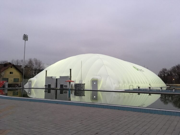 Pressostruttura per piscina