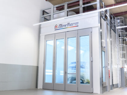 Space Saver Lackier und Trockenkabine, spart Platz und Mühen, Das Lüftungsaggregat ist auf der Kabine installiert, selbsttragende Struktur, Leiter für den sicheren Wartungszugang