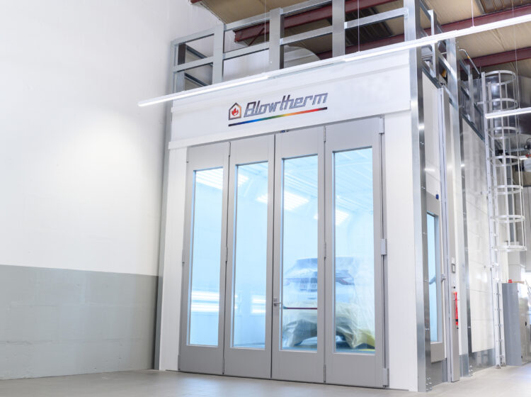 Cabine di verniciatura per carrozzeria compatta