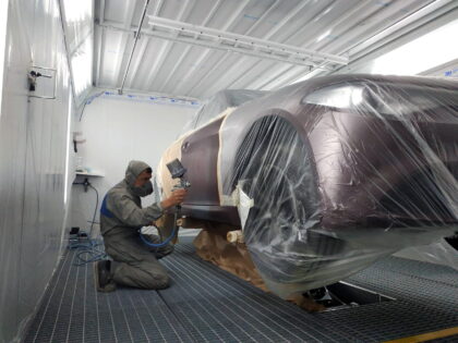 Cabina di verniciatura automotive