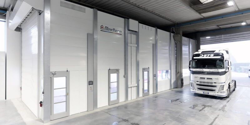 Cabina di verniciatura per veicoli industriali