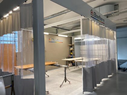 Area di lavoro con aspirazione per verniciatura legno