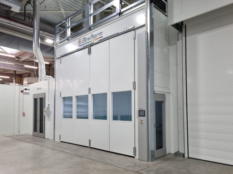 Cabine verniciatura componenti aeronautici