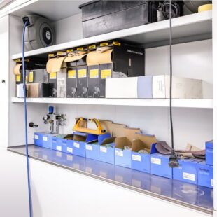 Ripiani parete attrezzata per carrozzeria