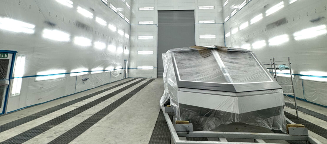 Cabina di verniciatuar per componenti nautici