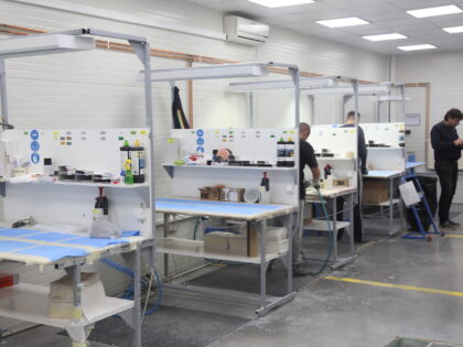 Spazi privi di polveri per verniciatura plastica e compositi